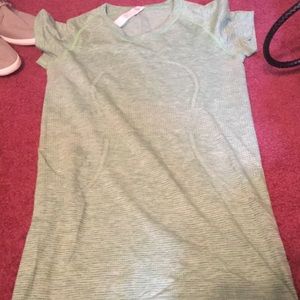 Lululemon green T-shirt